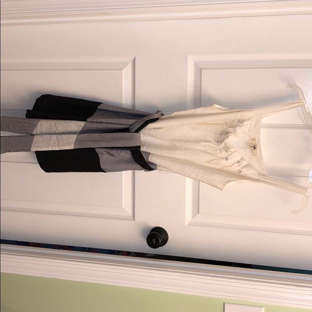 Sack dress with a waist tie